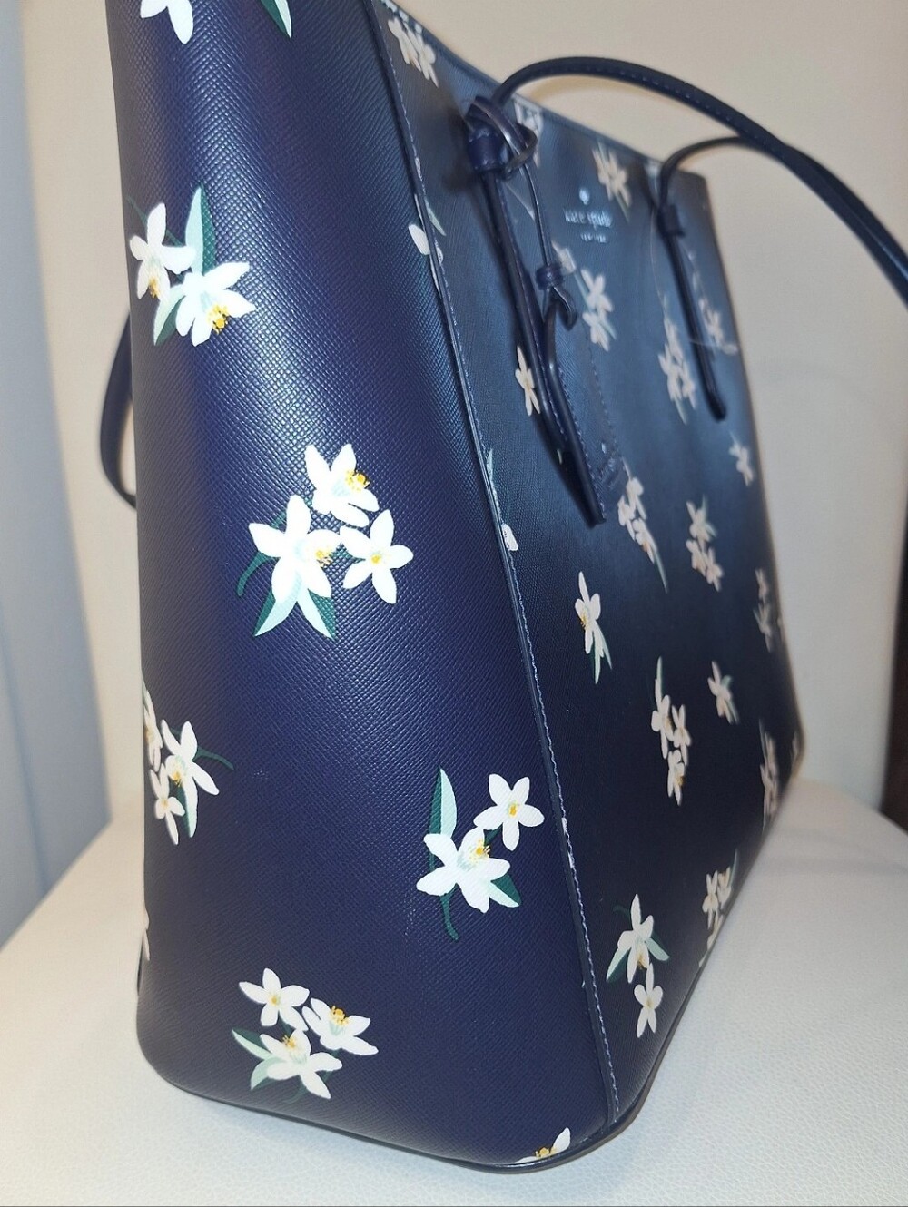 Kate Spade Navy Parisian Orange Blossom Floral Medium Leather Tote NWT - Picture 4 of 10